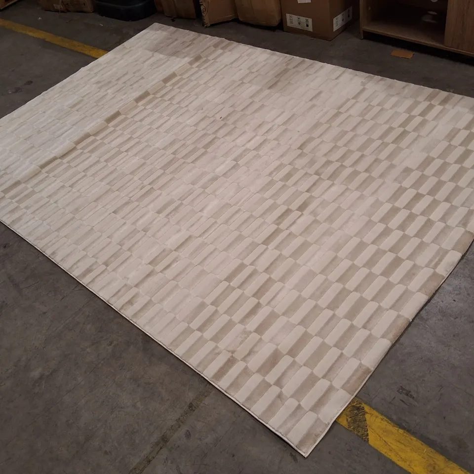 BEIGE QUILTED RUG – LARGE FLOOR CARPET APPROXIMATELY 190×280CM