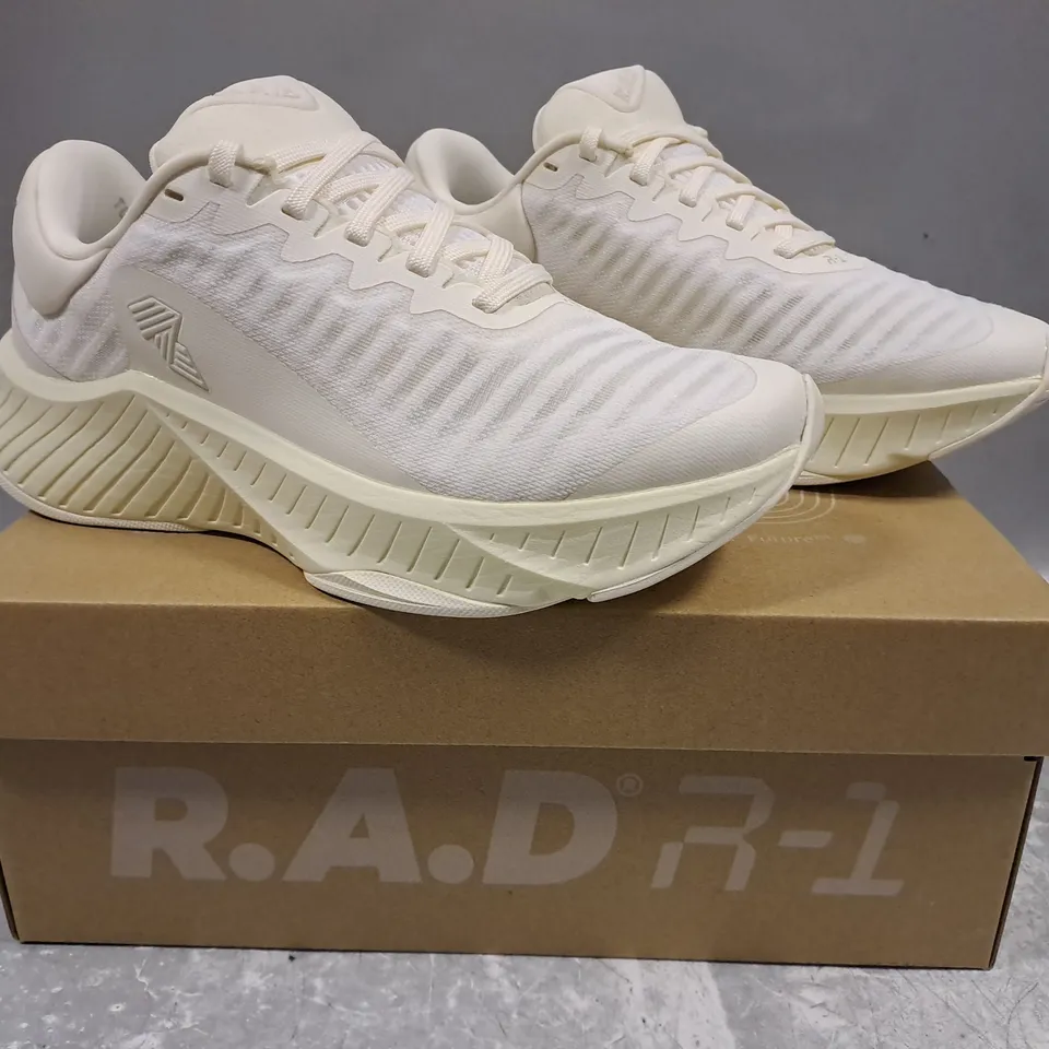 BOXED PAIR OF R.A.D R-1 SHOES IN CREAM/WHITE UK SIZE 6