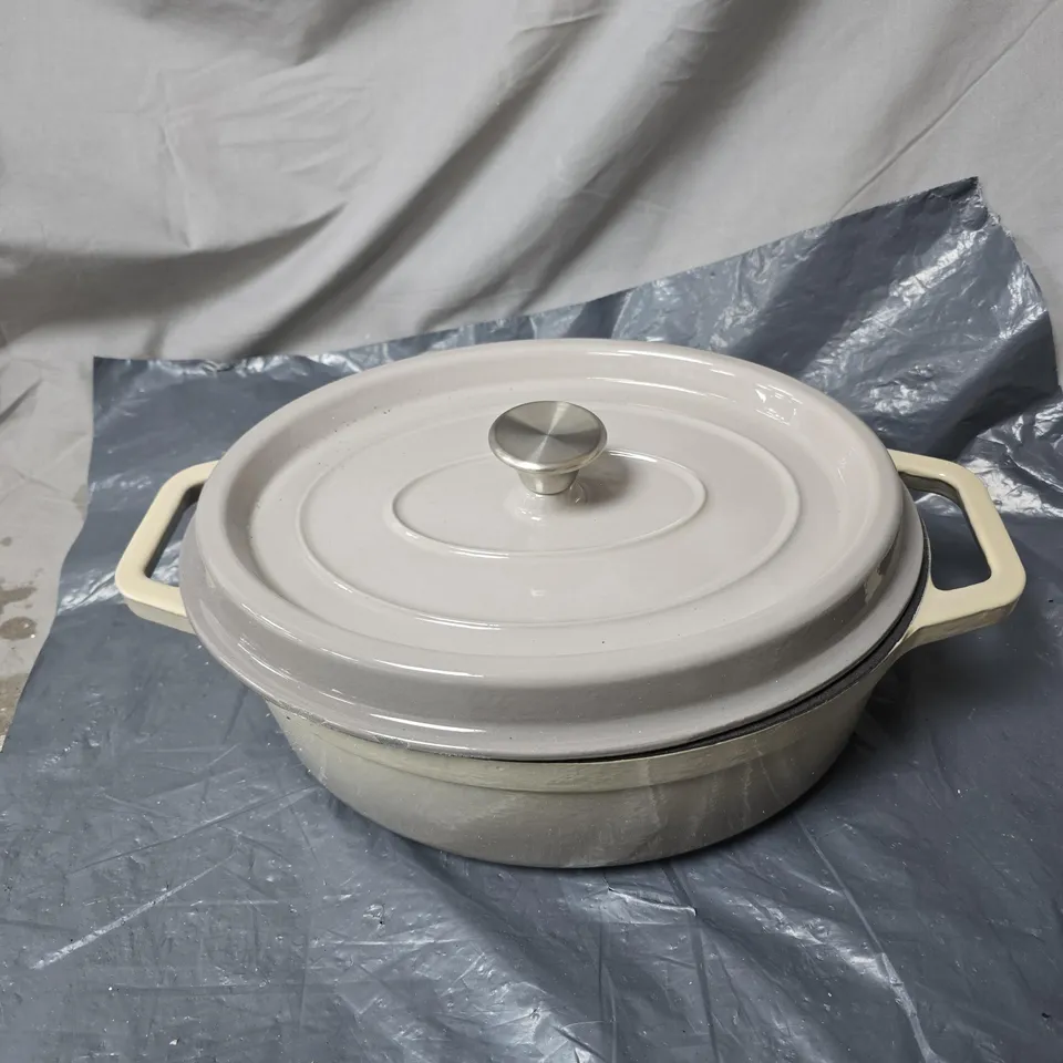 BIG BBQ CAST IRON COOKWARE. BOXED