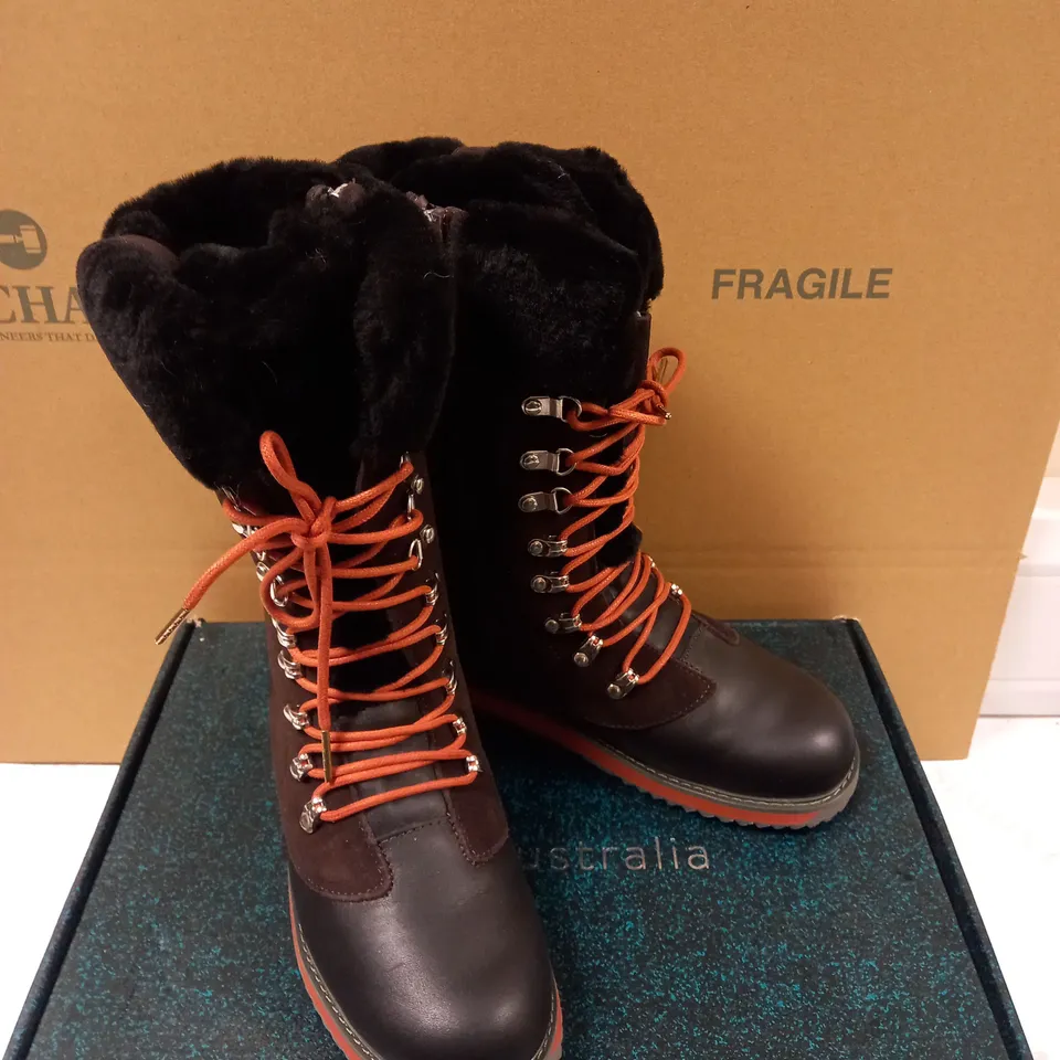 EMU ORICA HI LACE BOOTS ESPRESSO - SIZE 4