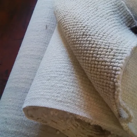 ROLL OF QUALITY PADSTOW MOHAIR STRATA // APPROX SIZE: 4 X5.59M