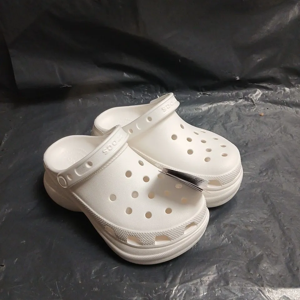CROCS CLASSIC CLOG – WHITE, WOMEN'S UK 2 (US 4, EU 33-34) 210MM UNBOXED
