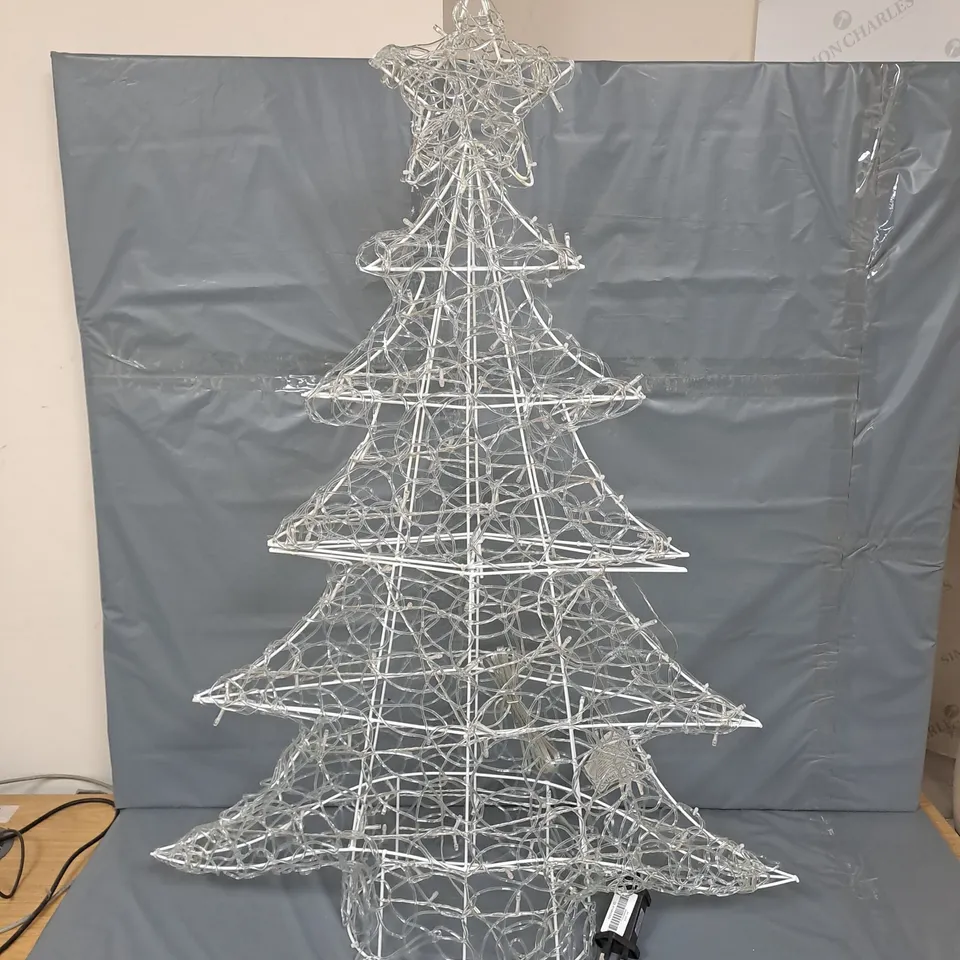 FESTIVE OUTDOOR PRE-LIT TREE