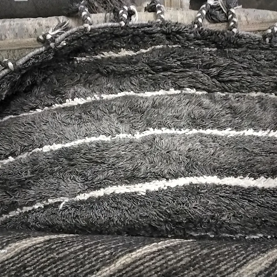 QUALITY STRIPED GREY/WHITE 160×230CM