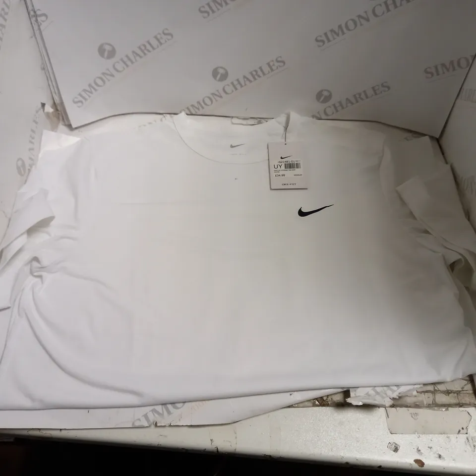 NIKE WHITE TRAINING TEE SIZE M 