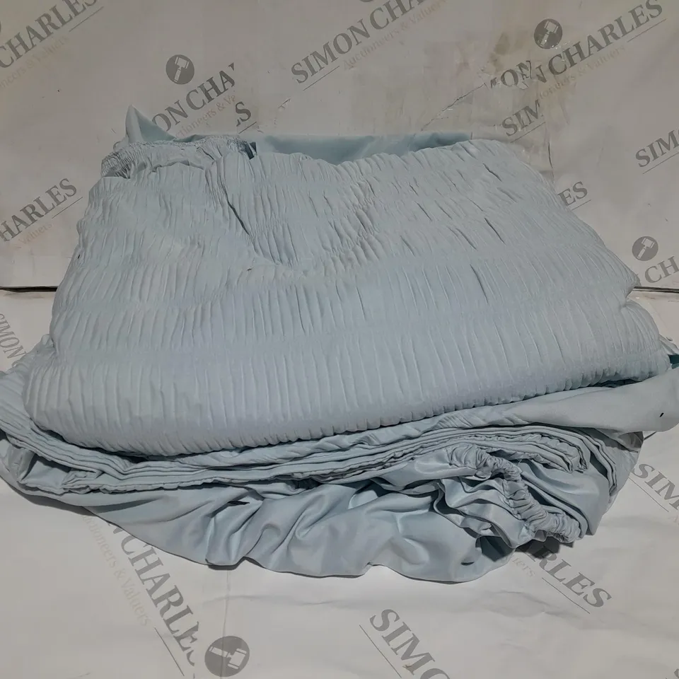 SUPERSOFT BY COZEE HOME TEXTURED STRIPE DUVET SET IN SOFT BLUE - SUPER KING 