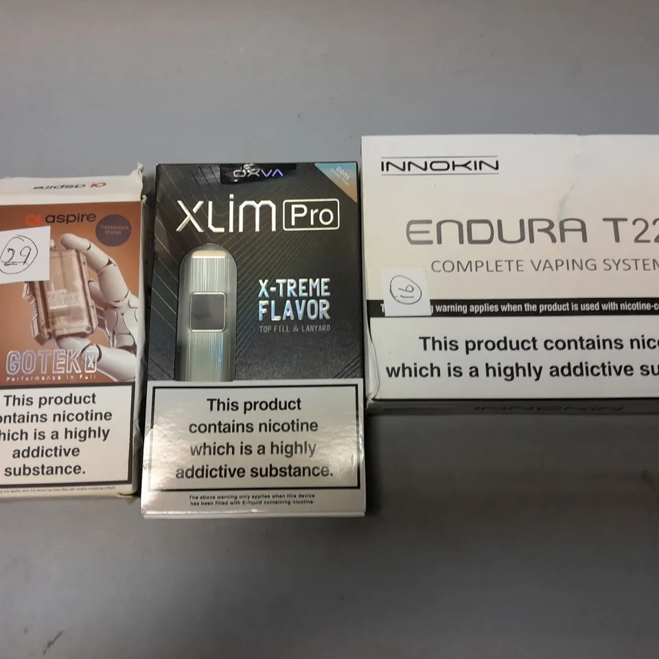 APPROXIMATELY 10 ASSORTED E-CIGS & VAPES TO INCLUDE INNOKIN ENDURA T22E, OXVA XLIM PRO, ASPIRE GOTEK X, ETC