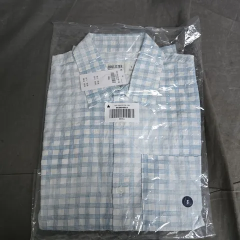 BAGGED HOLLISTER BOXY SHORT-SLEEVE POCKET SHIRT IN WASHED WHITE PLAID - SMALL