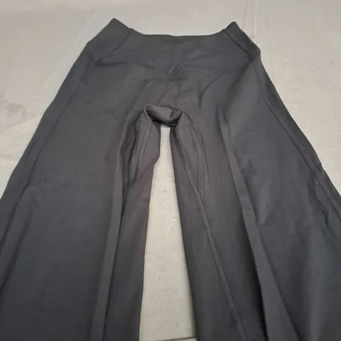GYMSHARK BLACK CORSSOVER FLARED LEGGINGS - SMALL