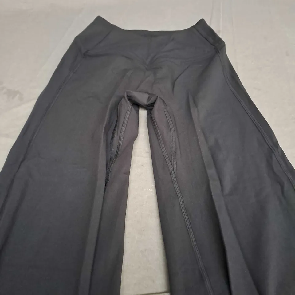 GYMSHARK BLACK CORSSOVER FLARED LEGGINGS - SMALL