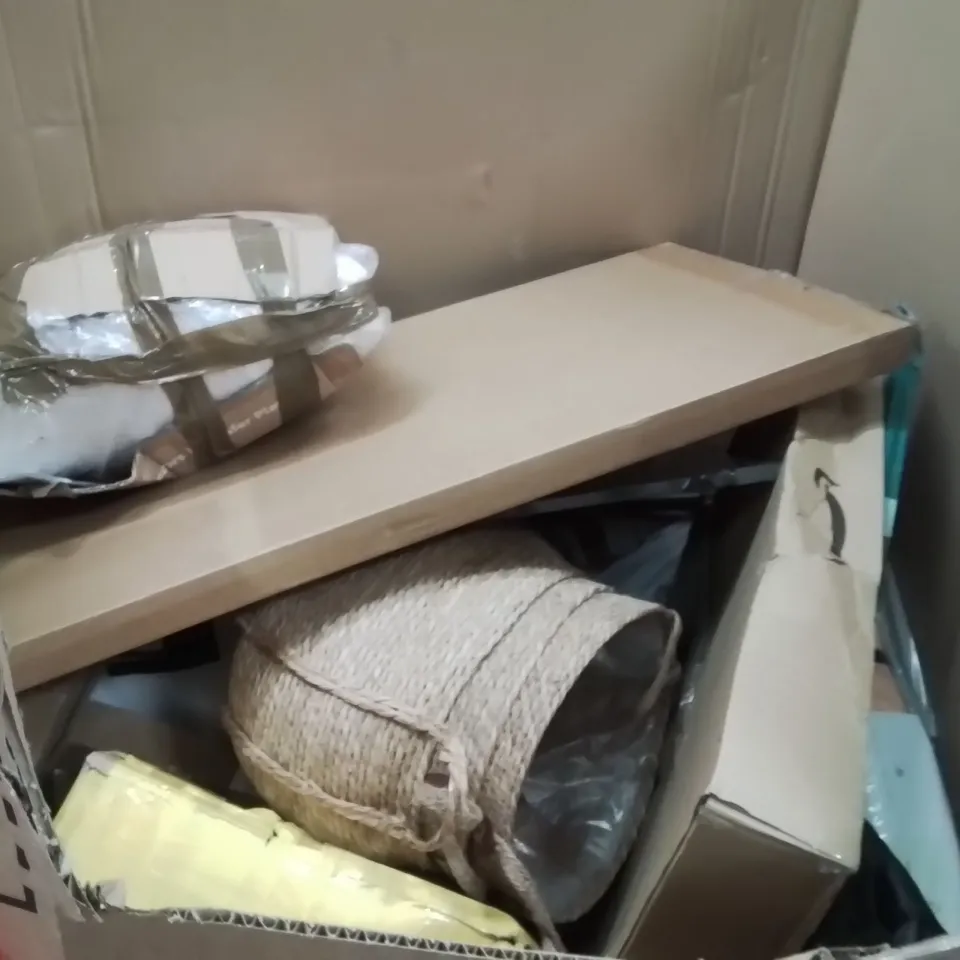 PALLET OF ASSORTED HOUSEHOLD GOODS AND PRODUCTS TO INCLUDE;BASKETS,GYM MAT,PHOTO FRAME