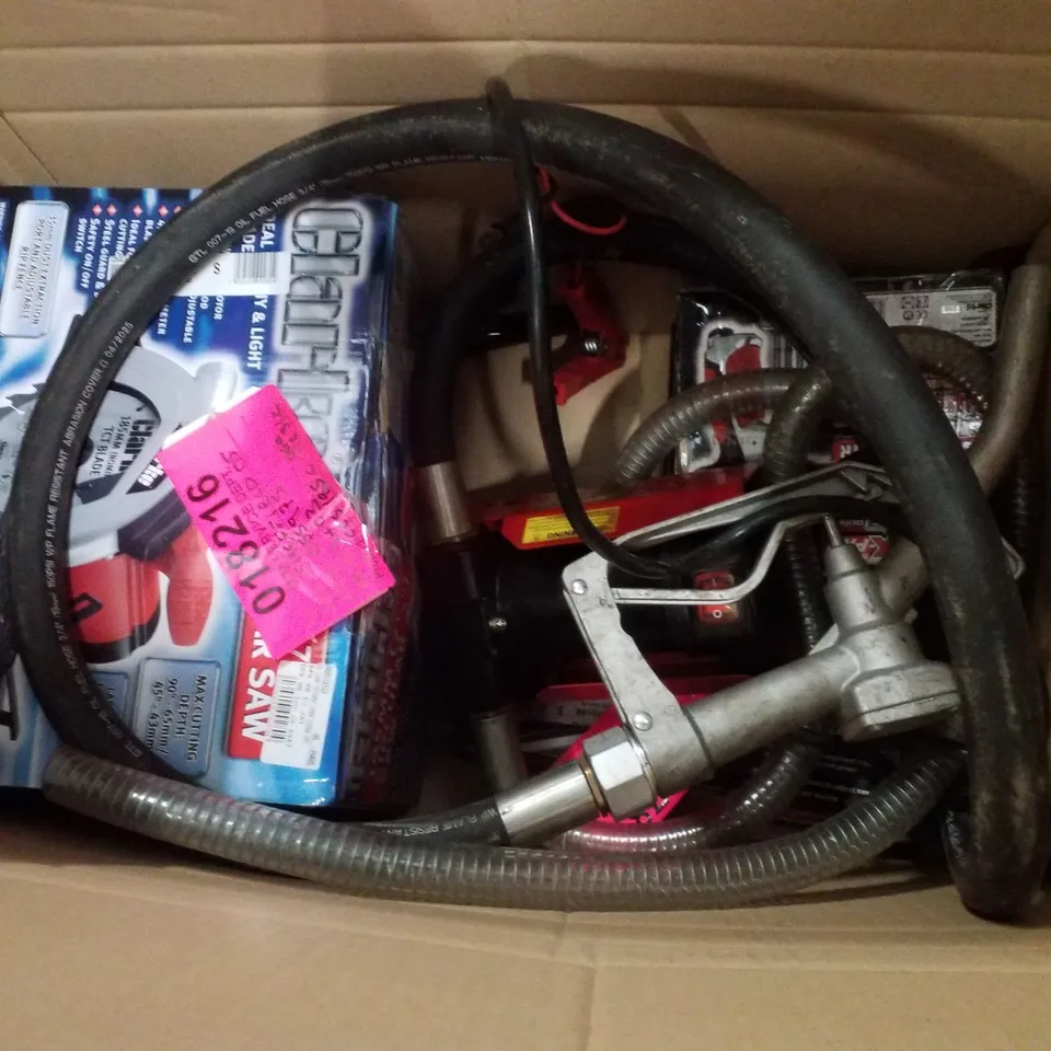 BOX CONTAINING 5 ASSORTED SCRAP PRODUCTS INCLUDING 185MM CIRCULAR SAW, 190MM AIR HAMMERS, DIESEL FUEL TRANSFER PUMP & AIR NEEDLE SCALER KIT