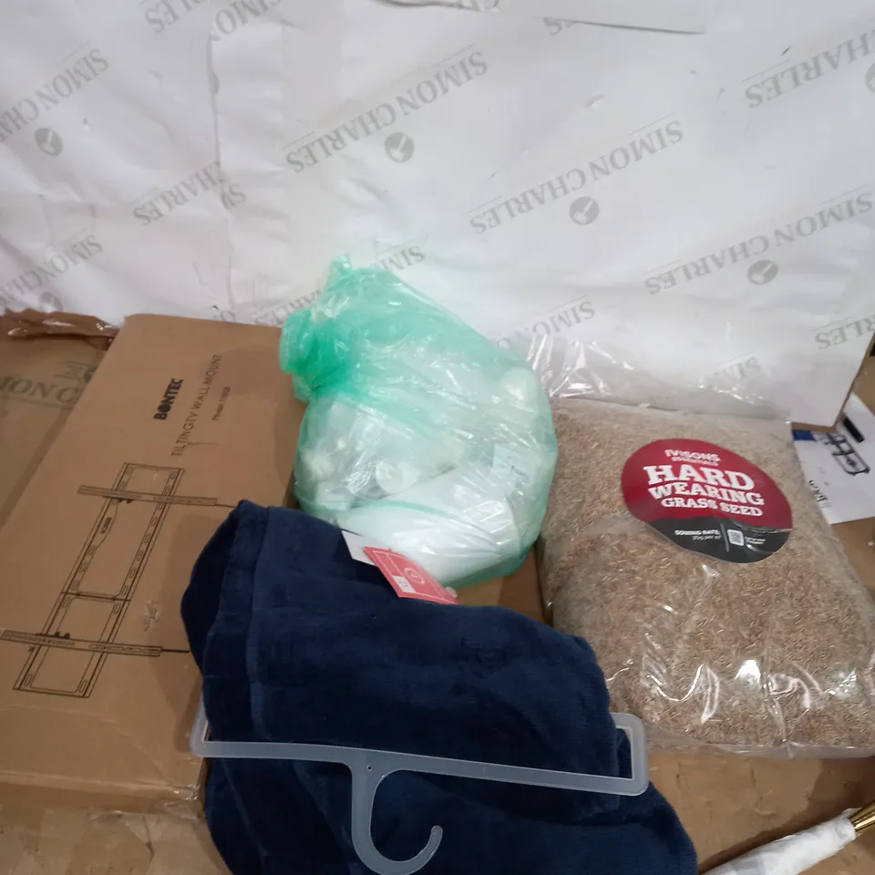 LOT OF ASSORTED HOUSEHOLD ITEMS 