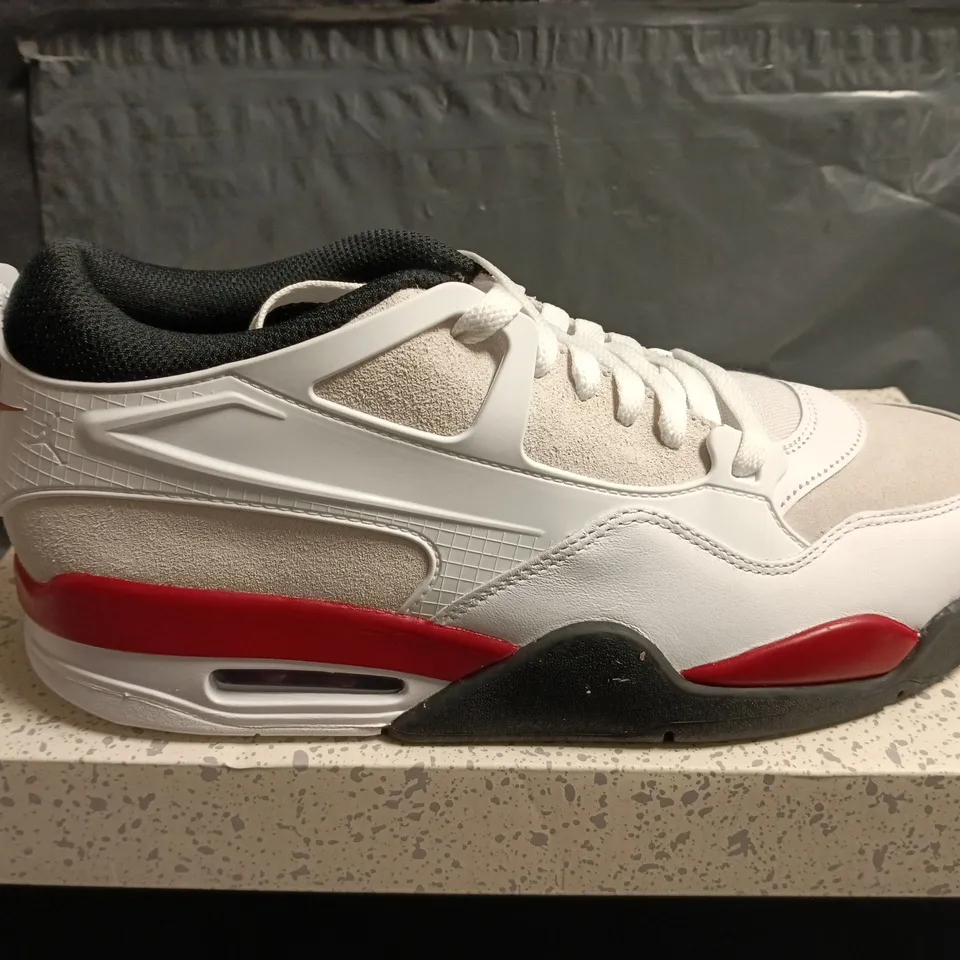 BOXED PAIR OF AIR JORDAN 4 RETRO TRAINERS – WHITE/BLACK/RED, UK 9 