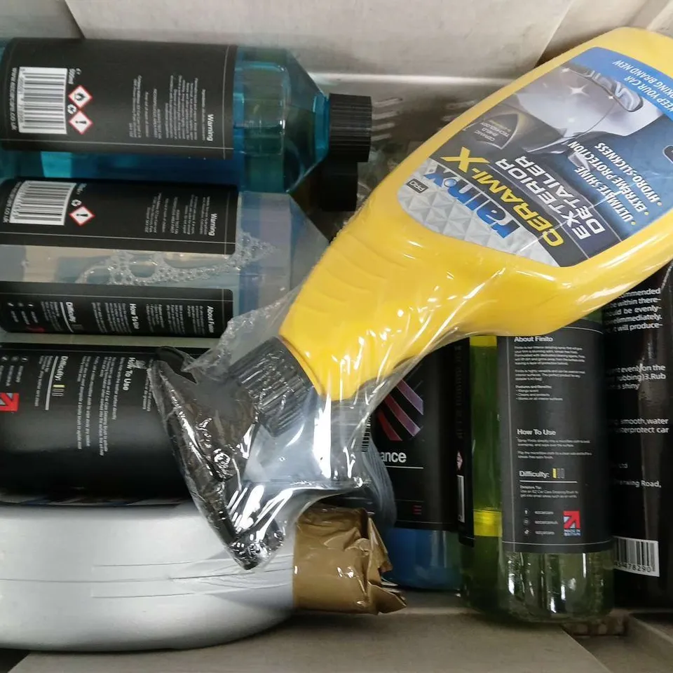 APPROXIMATELY 13 ASSORTED LIQUIDS TO INCLUDE EZCARCARE FUSION SPRAY SEALANT, RAIN X EXTERIOR DETAILER, HONDA ULTRA DOT 4 BRAKE FLUID, ETC - COLLECTION ONLY