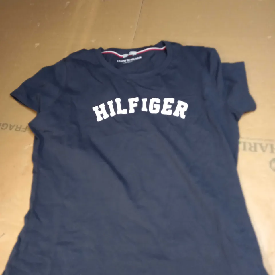 TOMMY HILFIGER T-SHIRT SIZE S