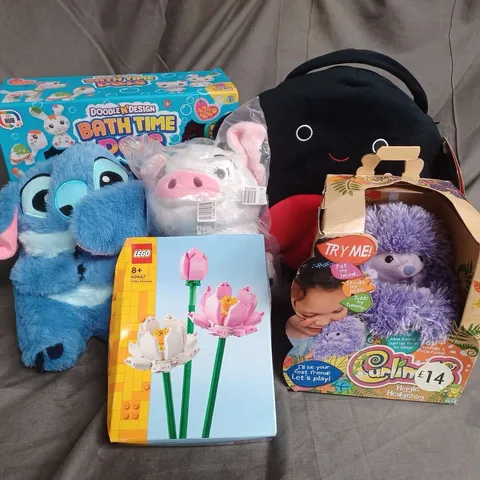 BOX OF APPROX 15 ASSORTED TOYS AND GAMES TO INCLUDE - DOODLE N DESIGN BATH TIME PETS - SQUISHMALLOW BELLA HALLOWEEN TREAT PAIL - LEGO LOTUS FLOWERS - ETC