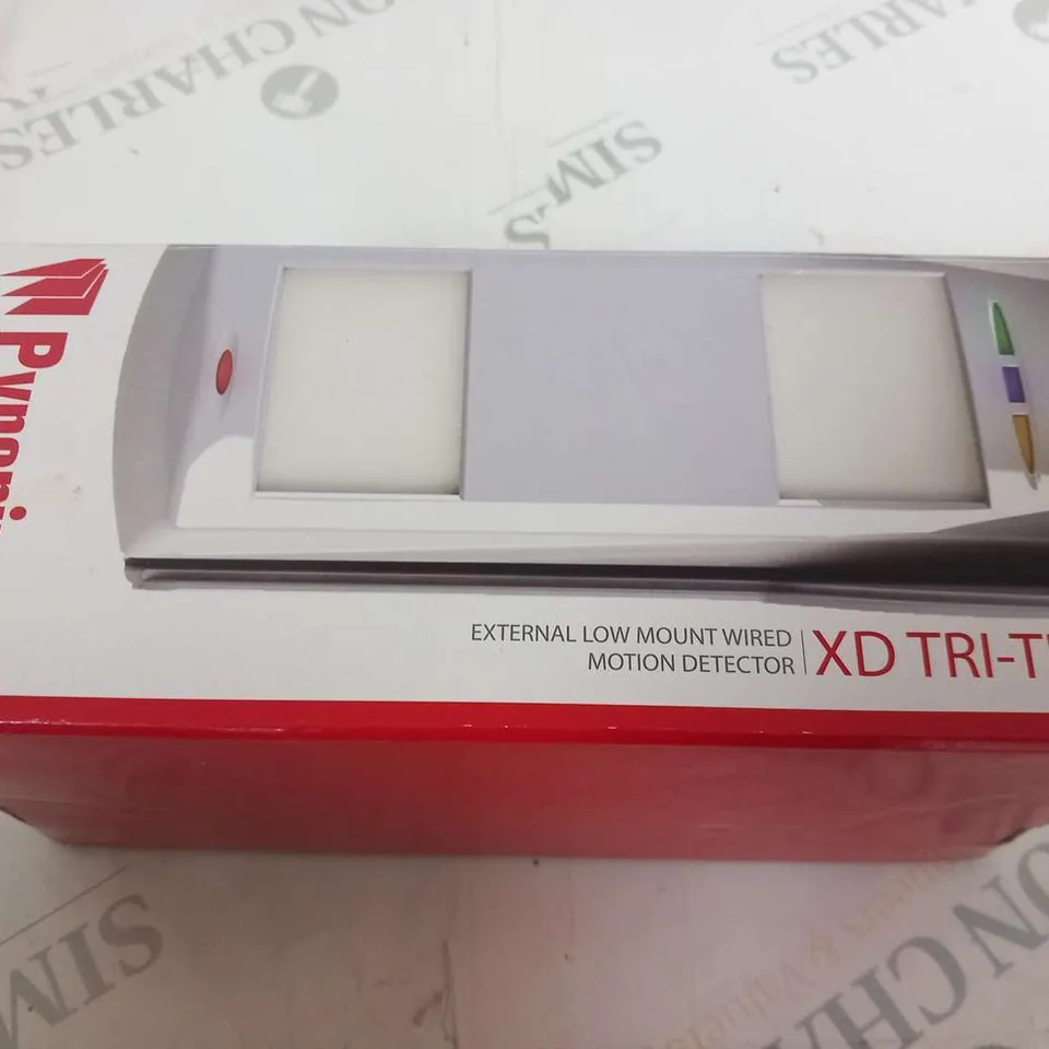 BOXED PYRONIX HIK VISION EXTERNAL LOW MOUNT WIRED MOTION DETECTOR XD TRI-TECH