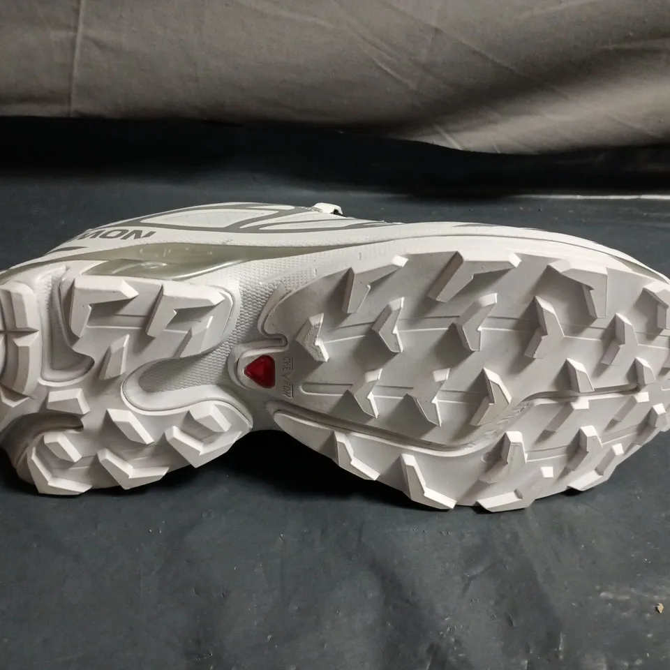 SALOMON WHITE TRAIL RUNNING SHOES WITH GORE-TEX – SIZE UNSPECIFIED