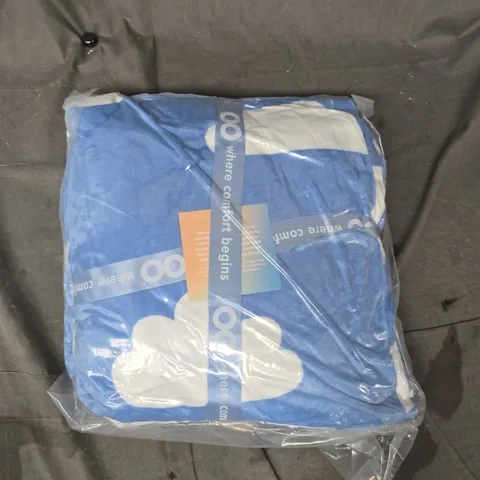 SEALED OODIE OVERSIZED HOODED BLANKET - CLOUD