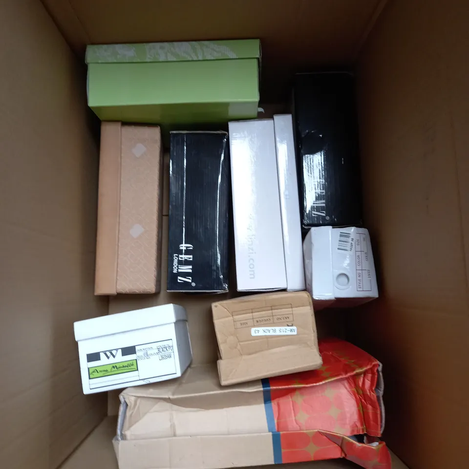 BOX OF APPROX 12 PAIRS OF ASSORTED SHOES IN VARIOUS STYLES, COLOURS AND SIZES
