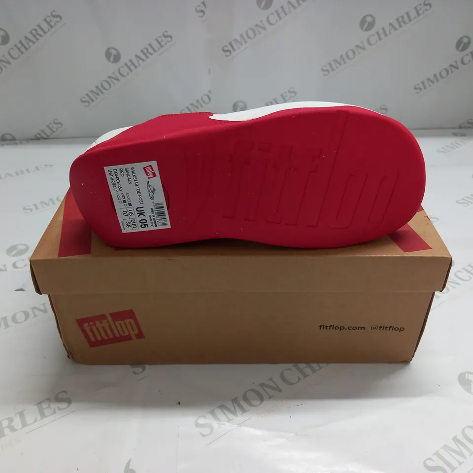 BOXED FIT FLOP WALKSTAR TOE-POST SANDALS IN RED - UK 5