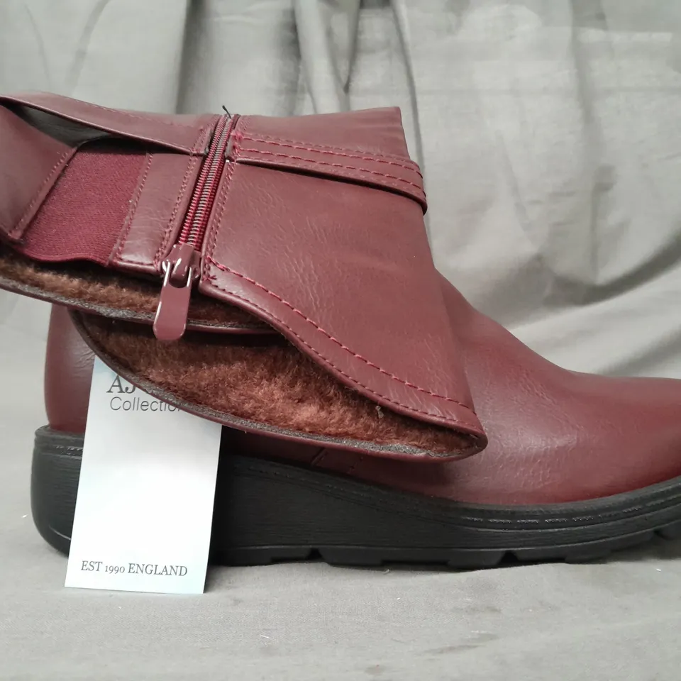 BOXED PAIR OF AJVANI ANKLE BOOTS IN DARK RED SIZE 7