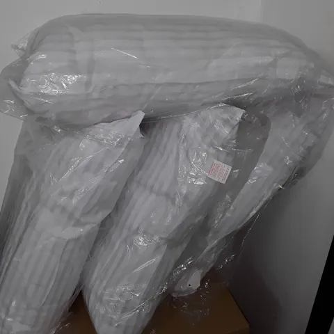 LOT OF 4 PILLOWS