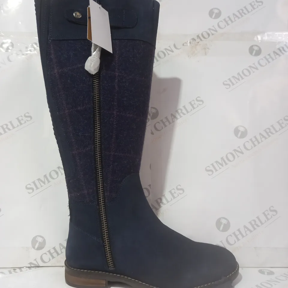 BOXED PAIR OF RYDALE ALLERTON TWEED SPANISH RIDING BOOTS IN NAVY SIZE 6