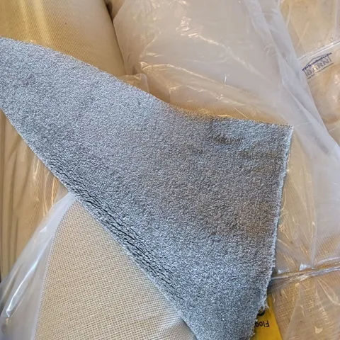 ROLL OF QUALITY CLASSIC CHARM CARPET // APPROX SIZE: 5 X 5.2m