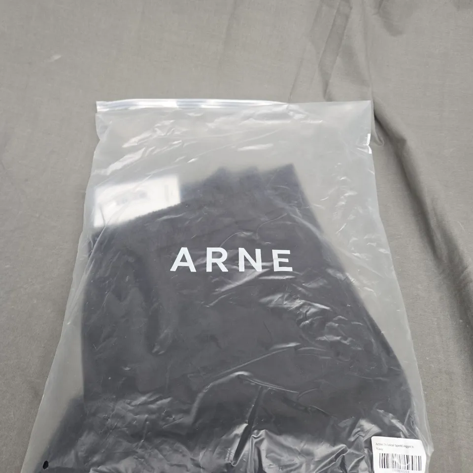 BAGGED ARNE ACTIVE TECHNICAL TAPERED JOGGERS SIZE M