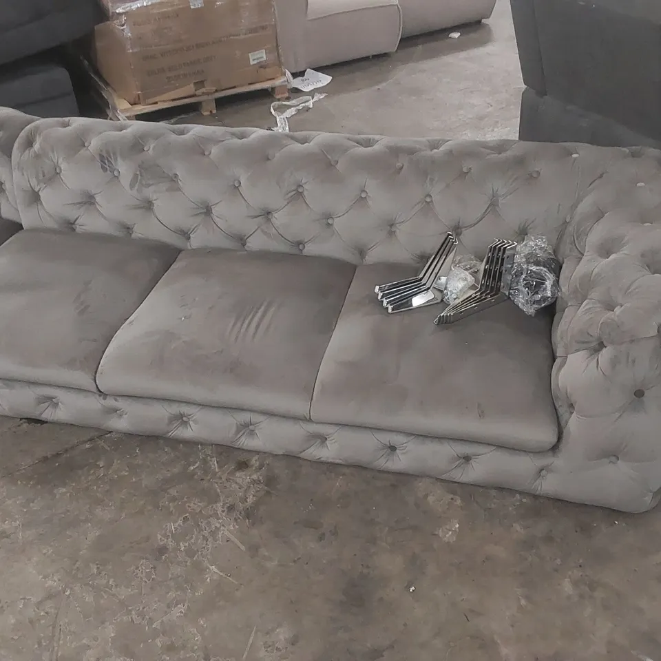 QUALITY DESIGNER CHESTERFIELD CORNER SOFA L-SHAPE BIXBY WITH SILVER METAL LEGS