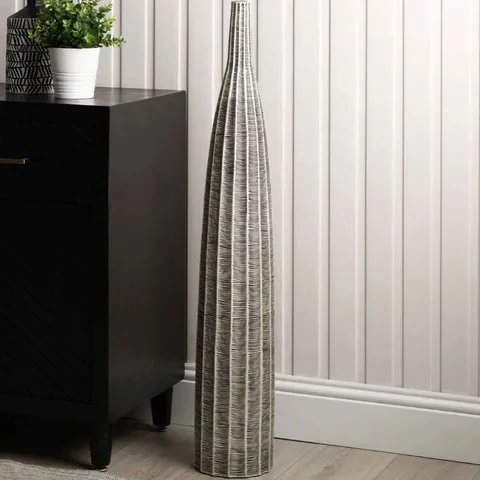 BOXED BLACK & WHITE LINES POLYRESIN VASE