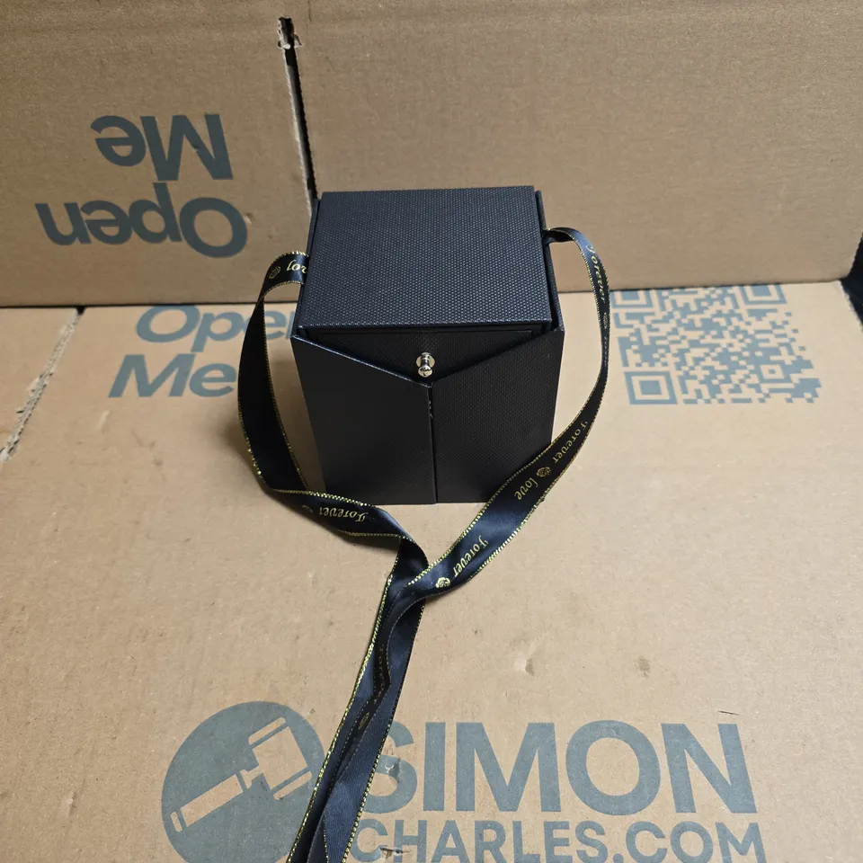 BRACELET GIFT SET WITH BLUE ROSE DISPLAY – BEST WISHES PRESENTATION BOX "FOREVER LOVE"