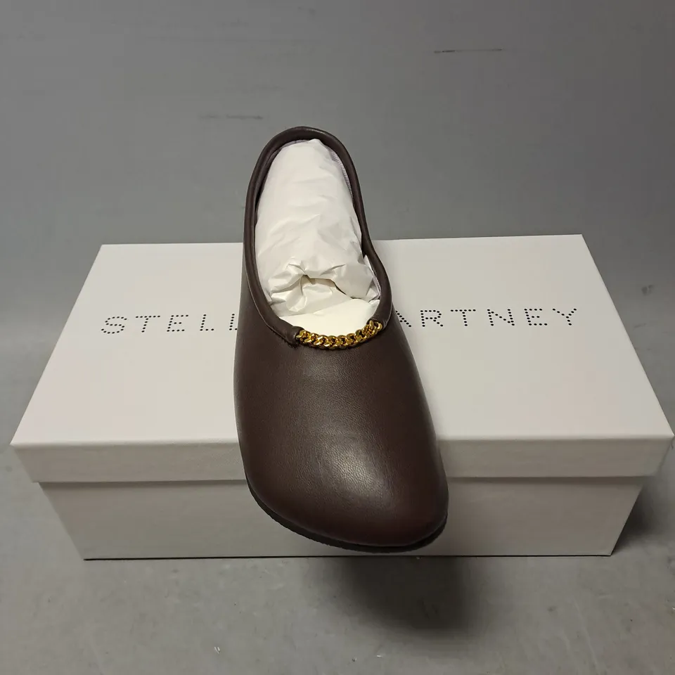 BOXED PAIR OF STELLA MCARTNEY RYDER LEO FLATS IN CHOCOLATE BROWN SIZE 6