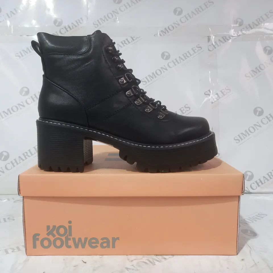 BRAND NEW BOXED PAIR OF KOI VEGAN LEATHER ZUNI ROCK HIKER BOOTS IN BLACK UK SIZE 8