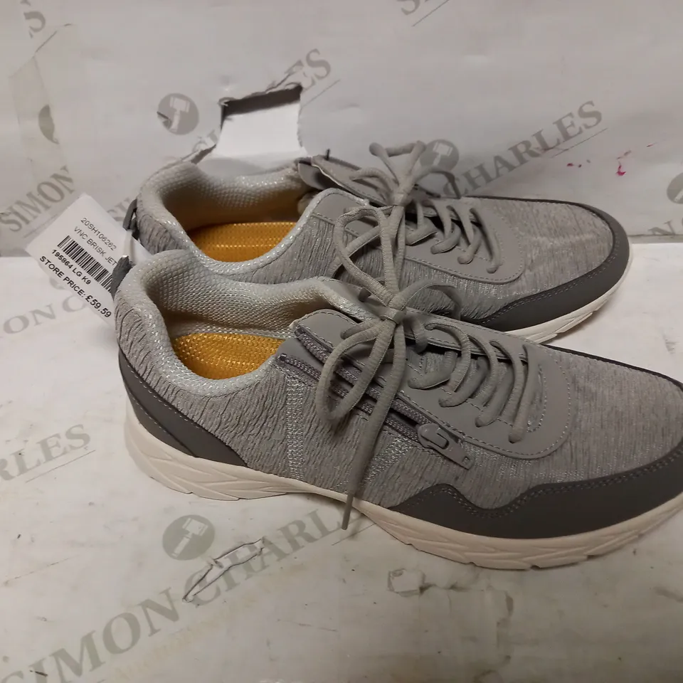 VIONIC BRISK JETTA TRAINER LIGHT GREY - UK 9