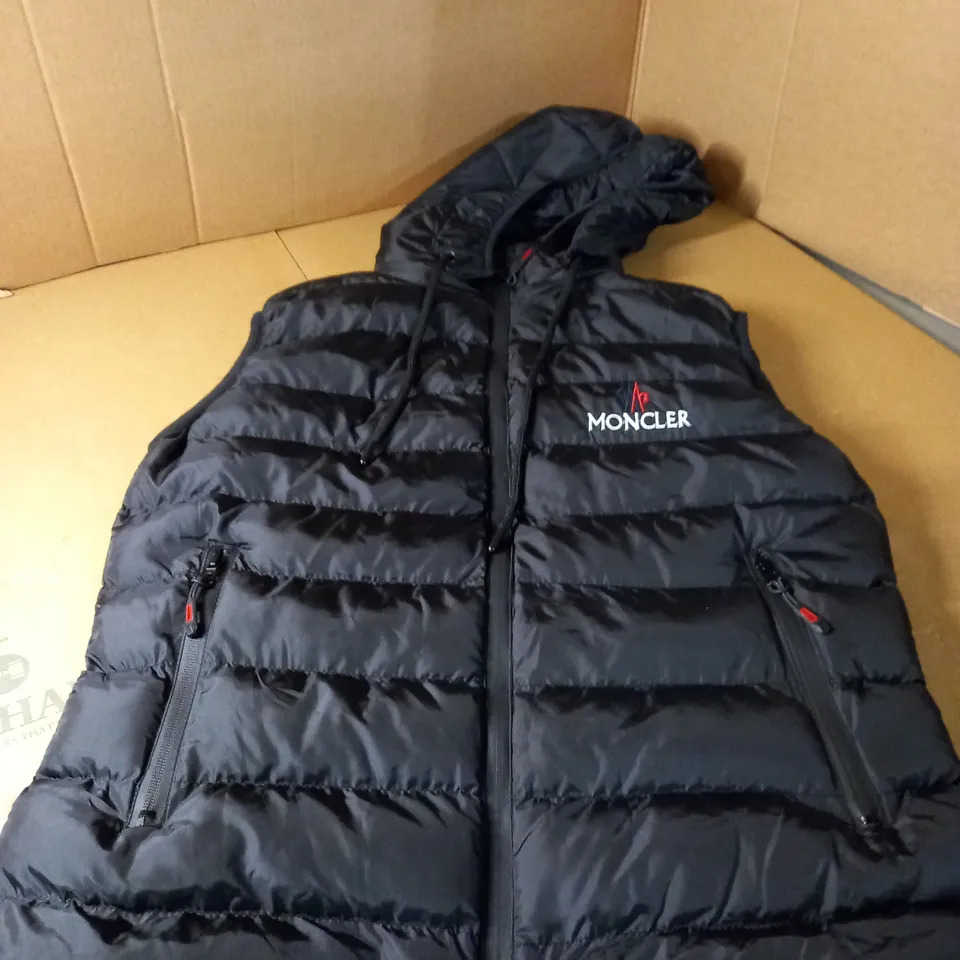 MONCLER GILLET - BLACK SIZE MEDIUM