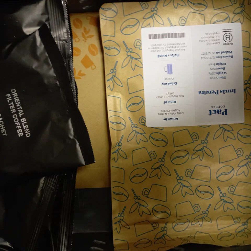 LOT OF APPROXIMATELY 15 ASSORTED PACKS OF GROUND COFFEE