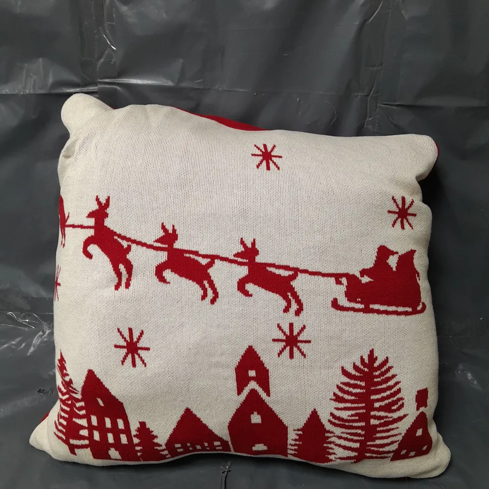 CHRISTMAS THEMED PILLOW IN RED/WHITE