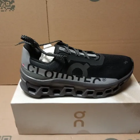 BOXED PAIR OF ON CLOUDMONSTER LUMOS TRAINERS IN BLACK - UK 8.5