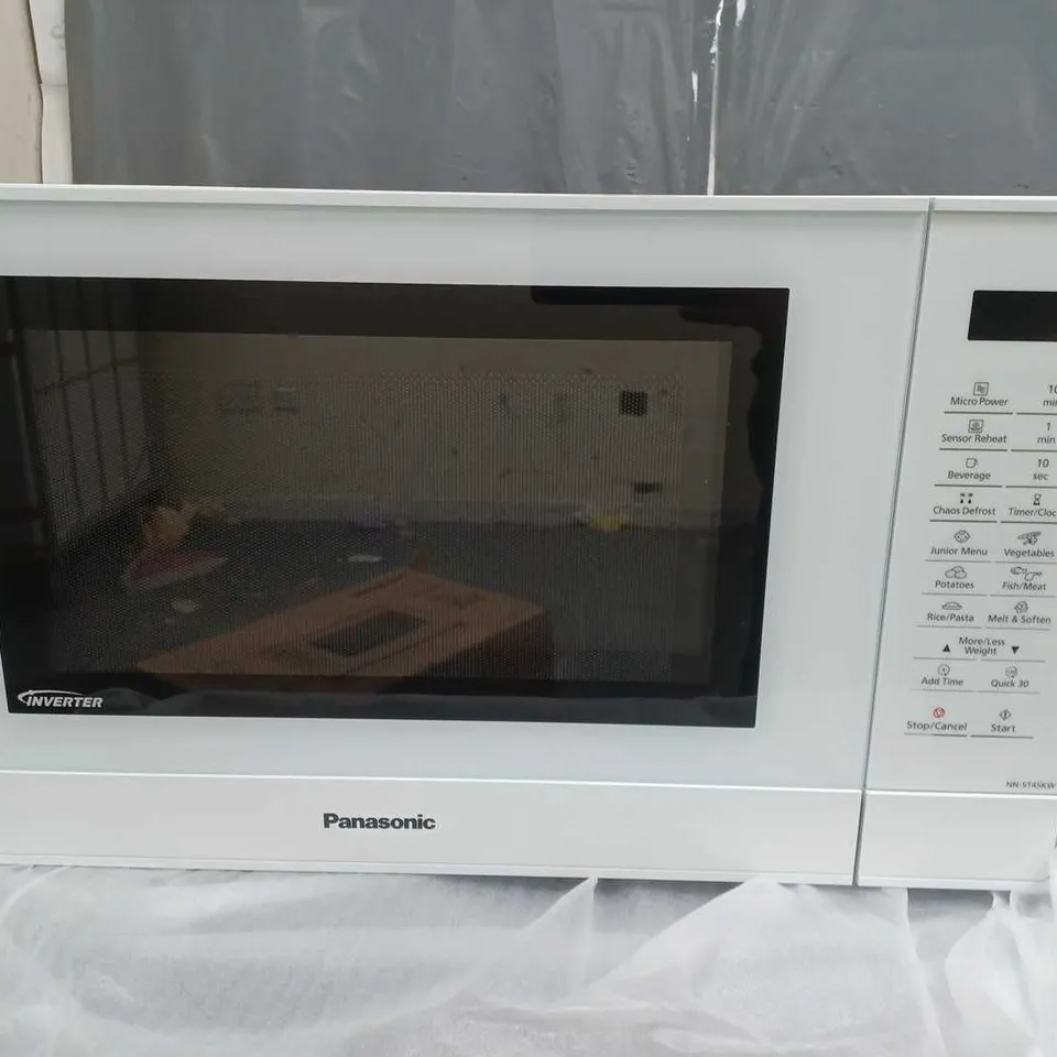 BOXED PANASONIC NN-ST45KWBPQ SOLO MICROWAVE RRP £189