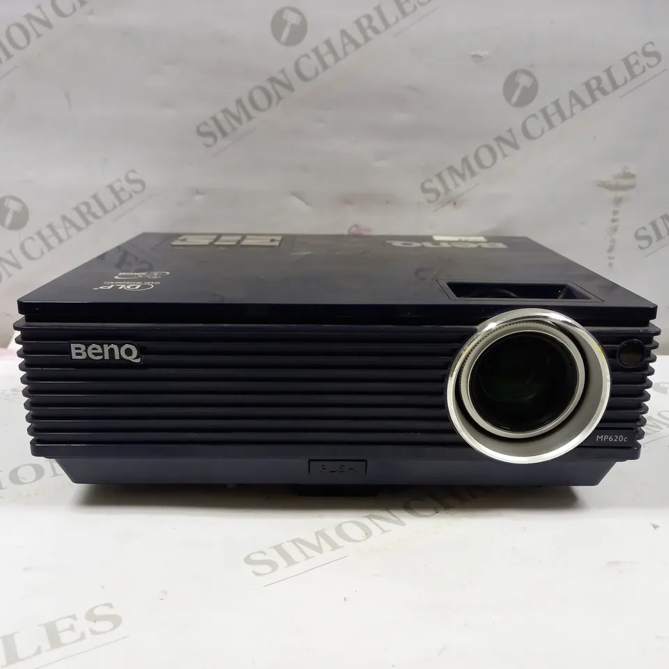 BENQ MP620C PROJECTOR IN BLUE