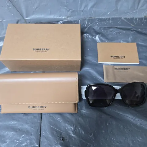 BURBERRY SQUARE SUNGLASSES - BLACK 