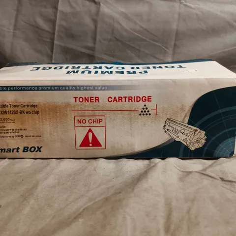 BOX OF APPROXIMATELY 10 ASSORTED ITEMS TO INCLUDE PRINTER TONER CARTRIDGES, ETC - COLLECTION ONLY