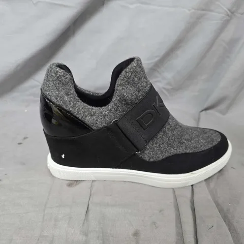 DKNY GREY KNIT SLIP-ON SNEAKERS WITH BLACK STRAP – UK 6