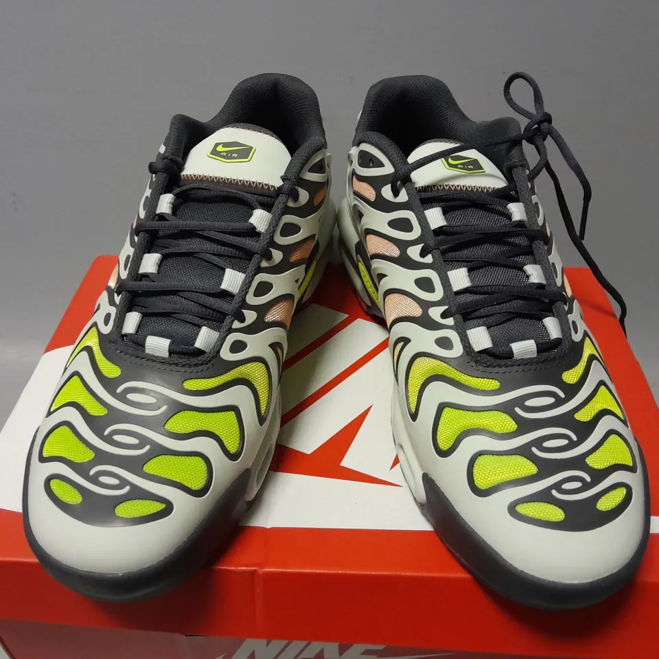 BOXED PAIR OF NIKE AIR MAX PLUS DRIFT TRAINERS IN LIGHT SILVER/VOLT - UK 10