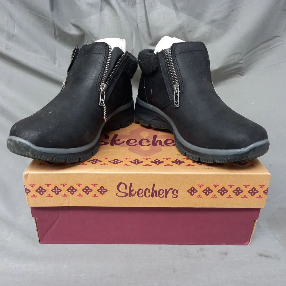 BOXED PAIR OF SKECHERS EASY GOING BOOTS IN BLACK SIZE 6