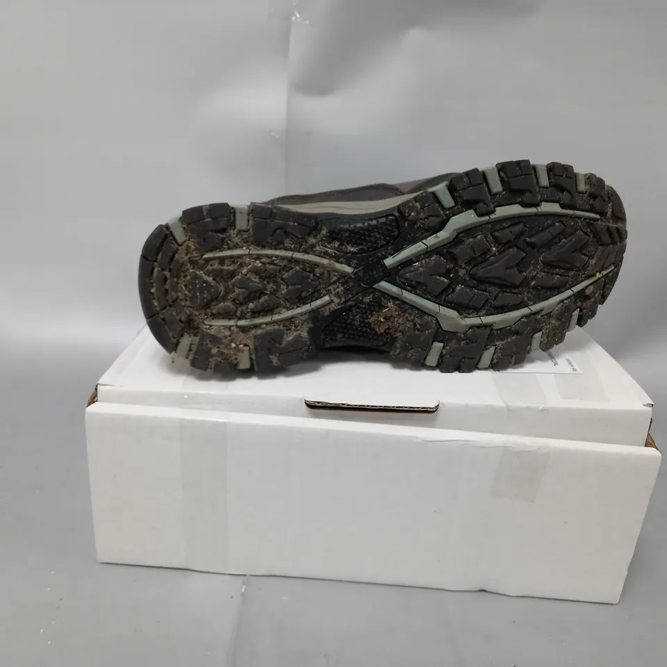 BOXED PAIR OF SKECHERS HIKING BOOTS IN CHARCOAL - UK SIZE 5.5