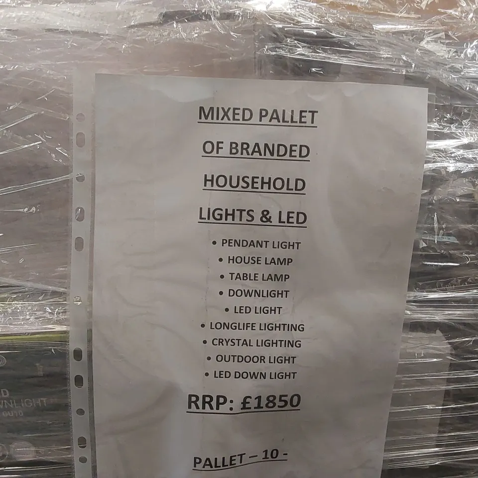PALLET CONTAINING A LARGE QUANTITY OF BRANDED HOUSEHOLD LIGHTS